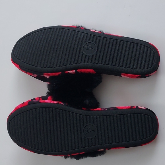 Victoria's Secret Slippers - Picture 4 of 9